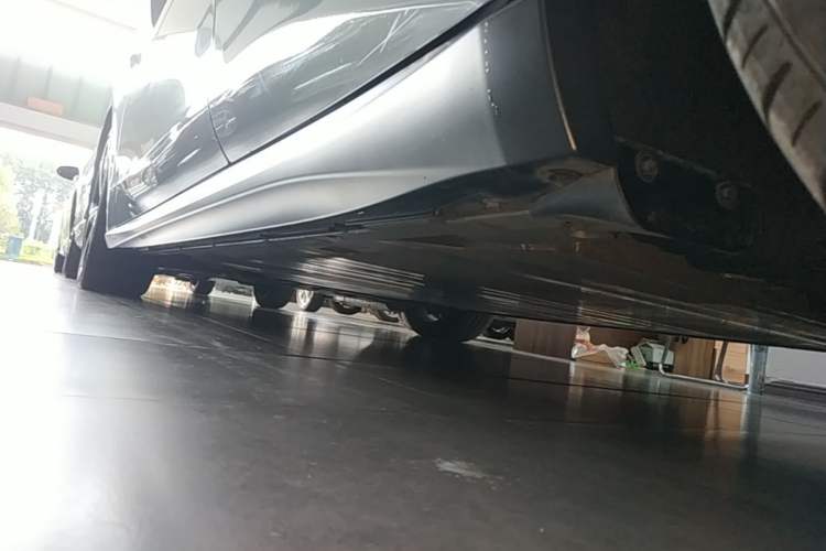 Used Nio ET5 2024 75 kWh Left Side Sill