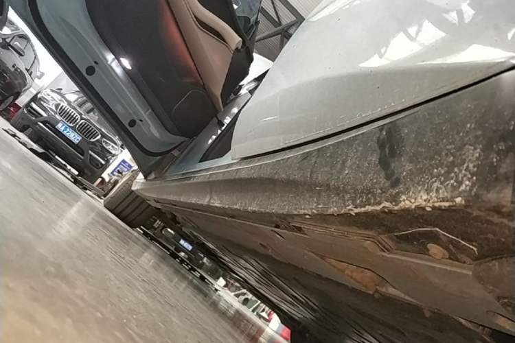 Used Nio ET5 2024 75 kWh Left Side Sill