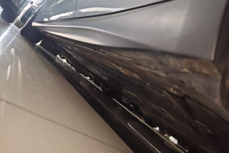 Used Nio ET5 2024 75 kWh Left Side Sill