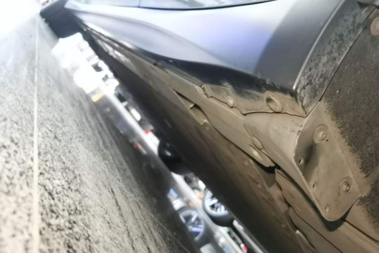 Used Nio ET5 2024 75 kWh Left Side Sill