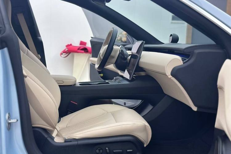 Used Nio ET5 2024 75 kWh Right Front Seat