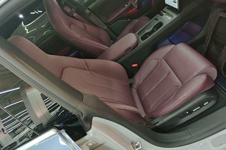 Used Nio ET5 2024 75 kWh Right Front Seat