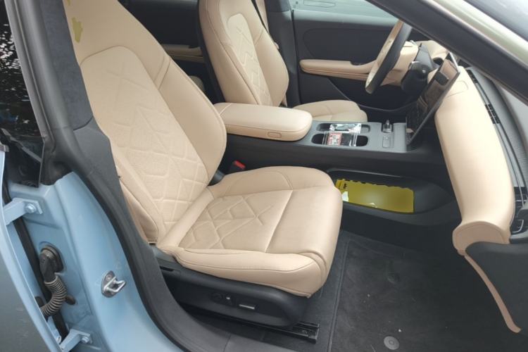 Used Nio ET5 2024 75 kWh Right Front Seat