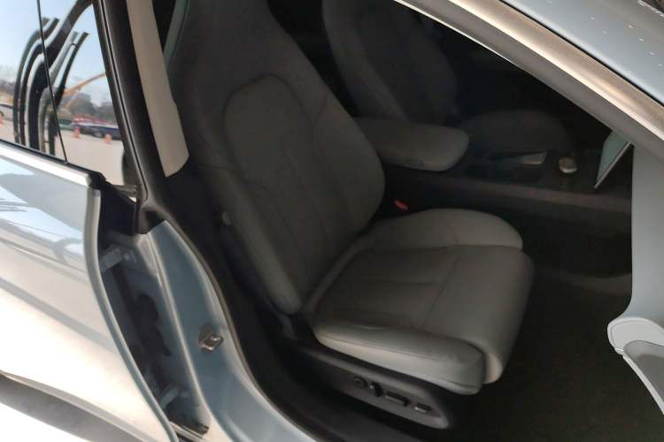 Used Nio ET5 2024 75 kWh Right Front Seat