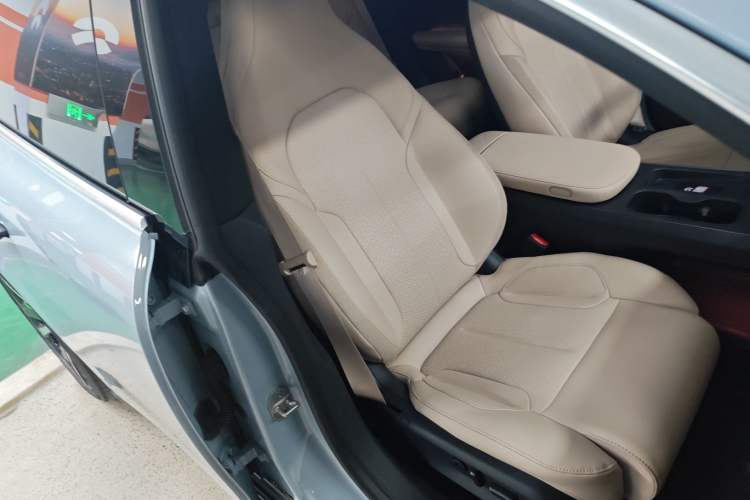 Used Nio ET5 2024 75 kWh Right Front Seat