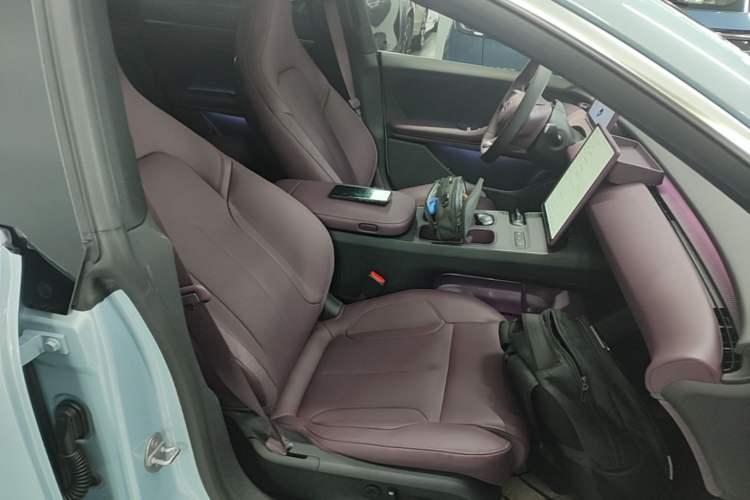Used Nio ET5 2024 75 kWh Right Front Seat