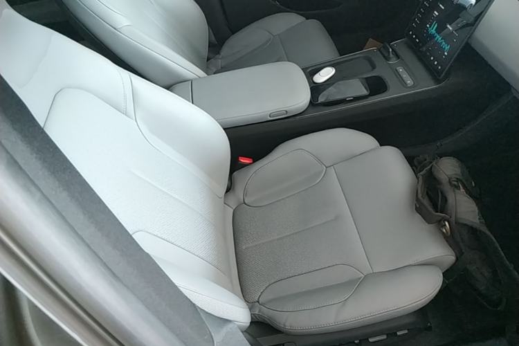 Used Nio ET5 2024 75 kWh Right Front Seat
