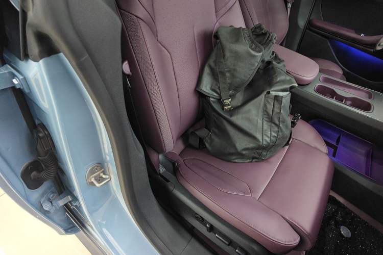 Used Nio ET5 2024 75 kWh Right Front Seat