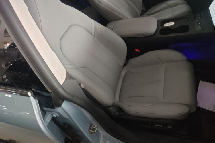 Used Nio ET5 2024 75 kWh Right Front Seat