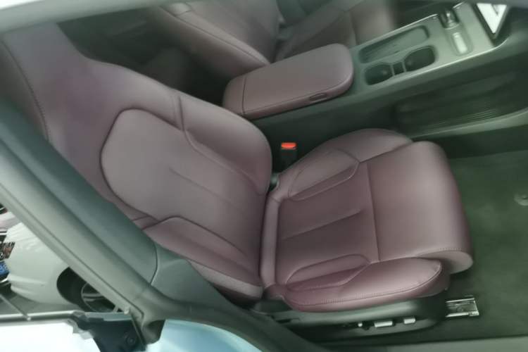 Used Nio ET5 2024 75 kWh Right Front Seat