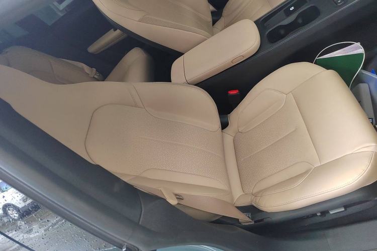 Used Nio ET5 2024 75 kWh Right Front Seat