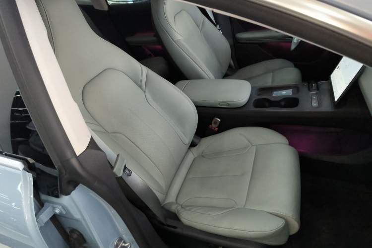 Used Nio ET5 2024 75 kWh Right Front Seat