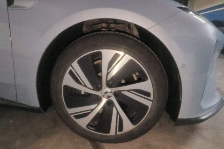 Used Nio ET5 2024 75 kWh Right Front Wheel Hub