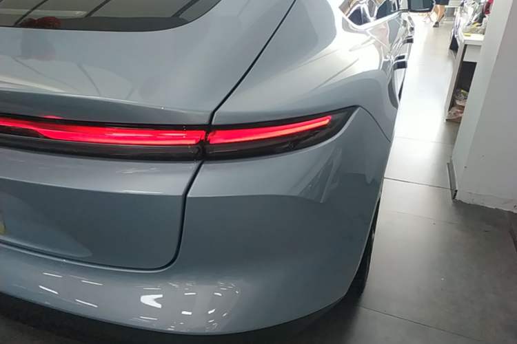 Used Nio ET5 2024 75 kWh Right Rear Taillight