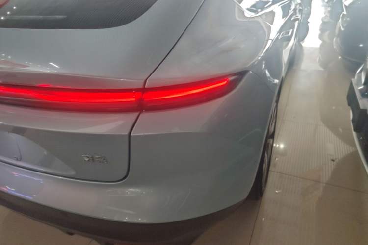 Used Nio ET5 2024 75 kWh Right Rear Taillight