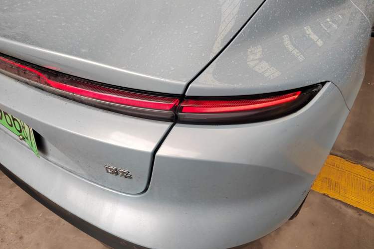 Used Nio ET5 2024 75 kWh Right Rear Taillight