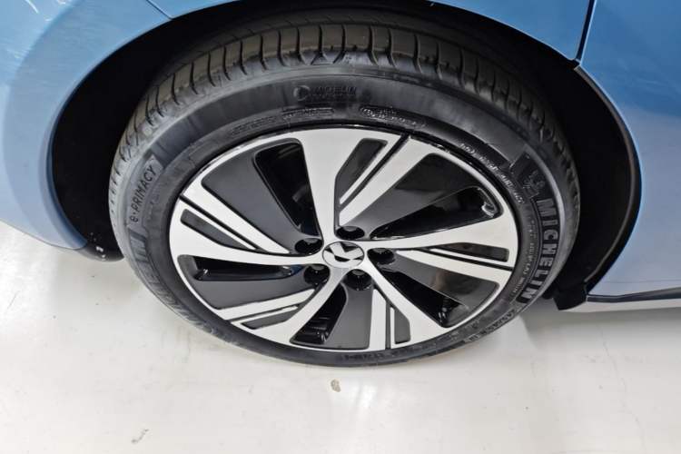Used Nio ET5 2024 75 kWh Right Rear Wheel Hub