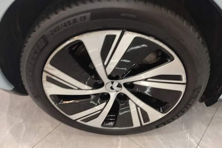 Used Nio ET5 2024 75 kWh Right Rear Wheel Hub