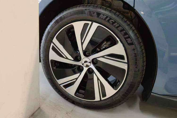 Used Nio ET5 2024 75 kWh Right Rear Wheel Hub
