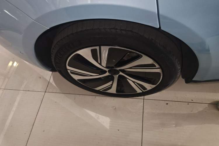Used Nio ET5 2024 75 kWh Right Rear Wheel Hub