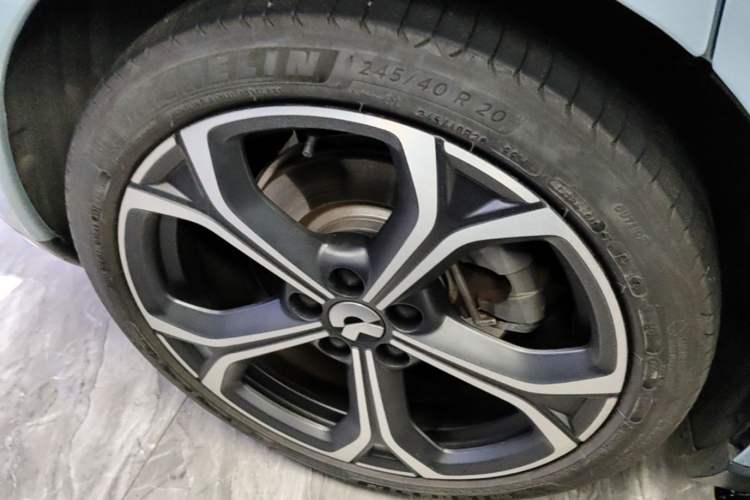 Used Nio ET5 2024 75 kWh Right Rear Wheel Hub