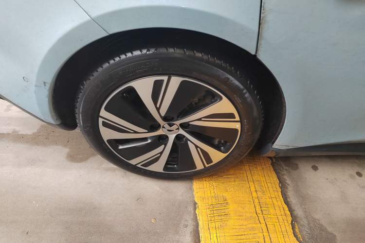 Used Nio ET5 2024 75 kWh Right Rear Wheel Hub