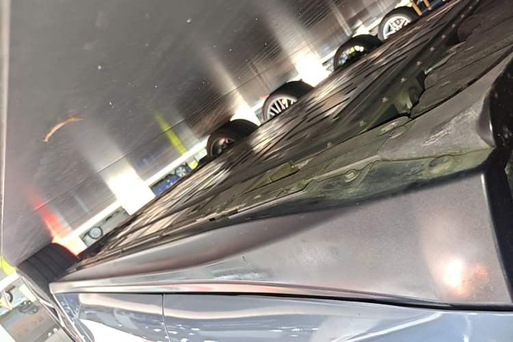Used Nio ET5 2024 75 kWh Right Side Sill