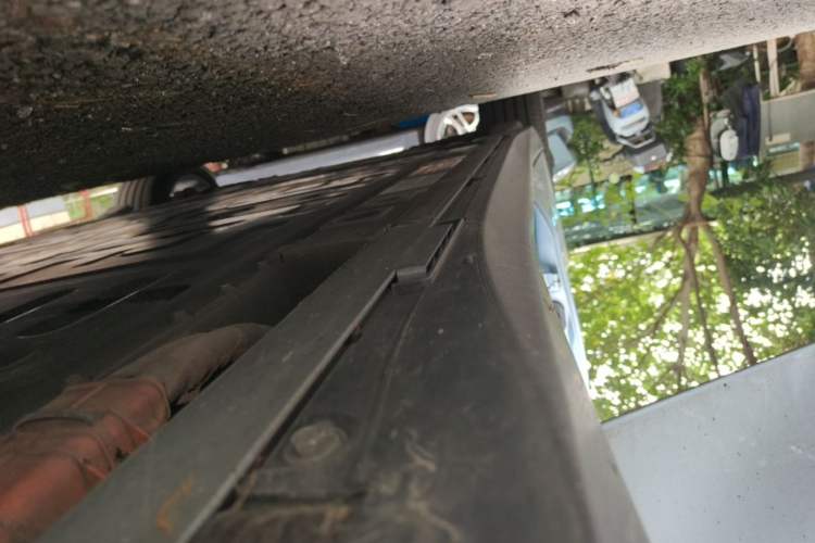 Used Nio ET5 2024 75 kWh Right Side Sill