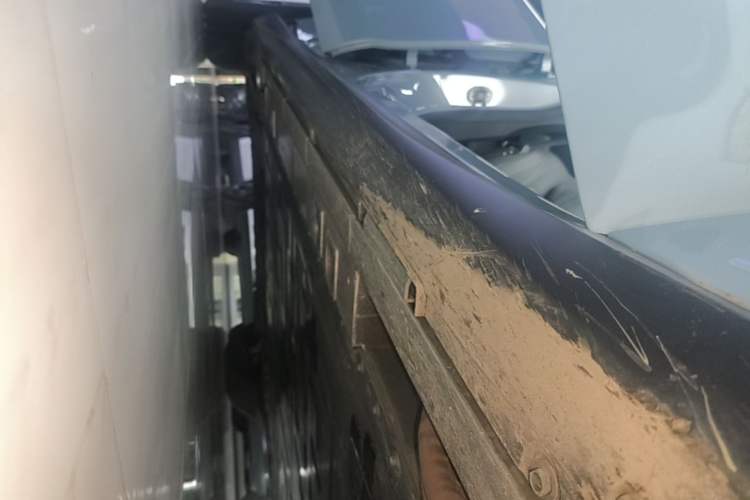 Used Nio ET5 2024 75 kWh Right Side Sill