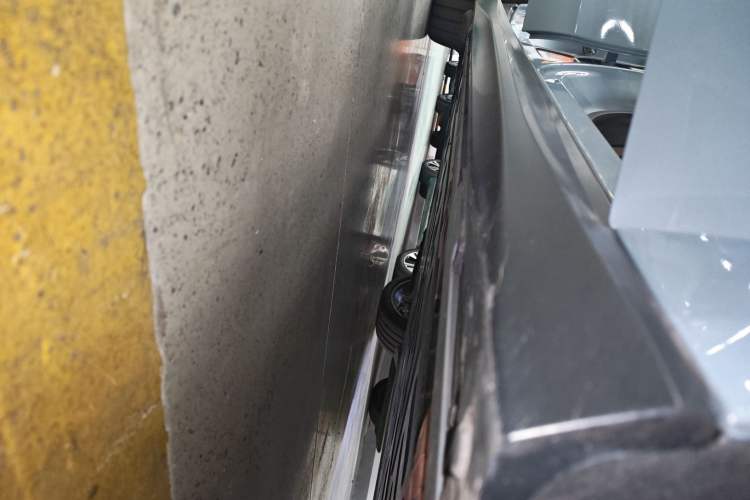Used Nio ET5 2024 75 kWh Right Side Sill