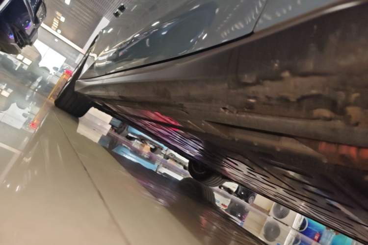 Used Nio ET5 2024 75 kWh Right Side Sill