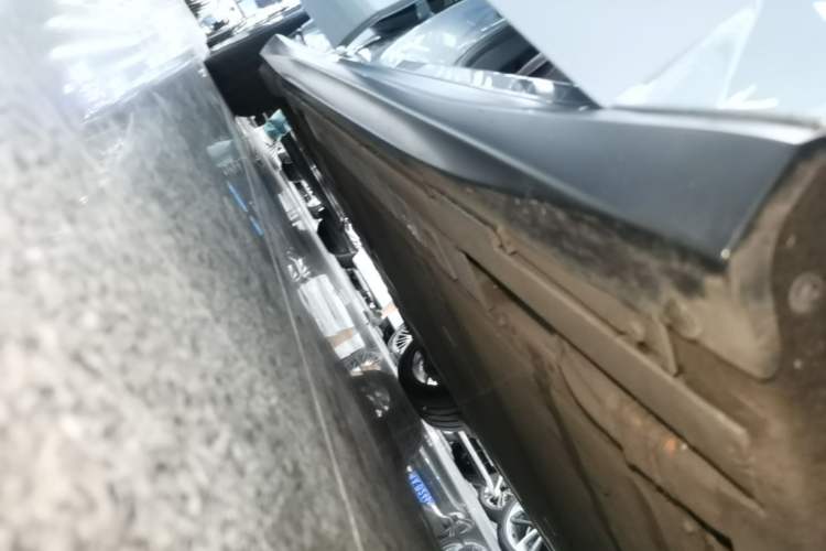 Used Nio ET5 2024 75 kWh Right Side Sill