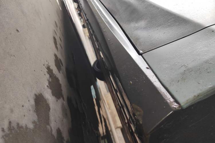 Used Nio ET5 2024 75 kWh Right Side Sill