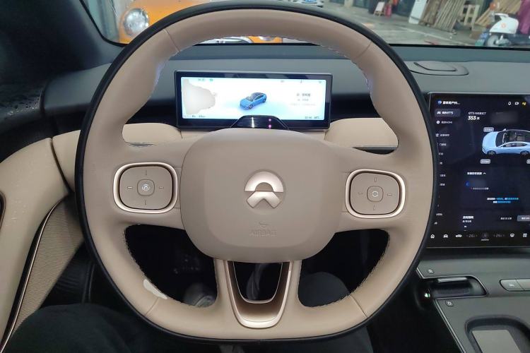 Used Nio ET5 2024 75 kWh Steering Wheel