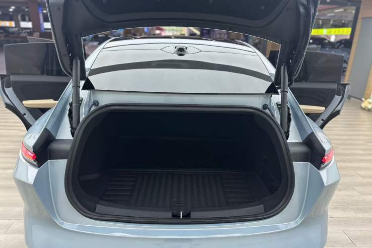 Used Nio ET5 2024 75 kWh Trunk