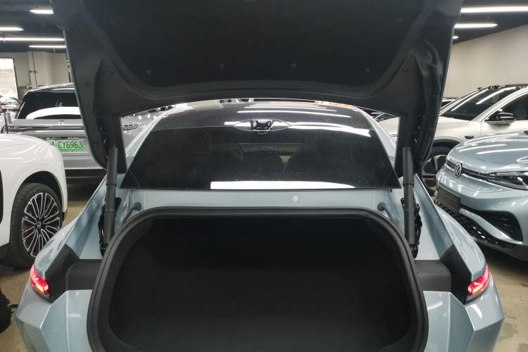Used Nio ET5 2024 100 kWh Trunk