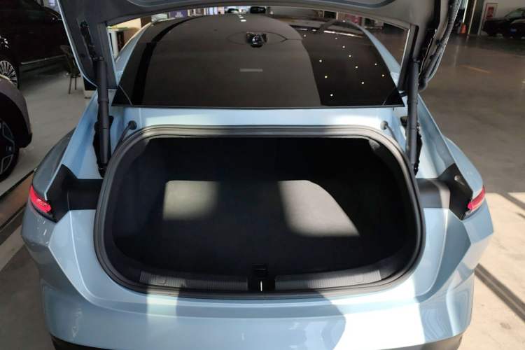 Used Nio ET5 2024 75 kWh Trunk