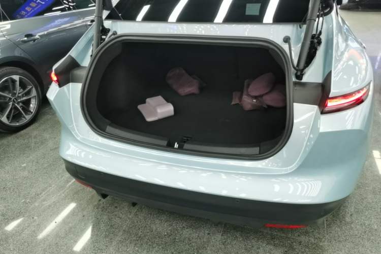 Used Nio ET5 2024 75 kWh Trunk