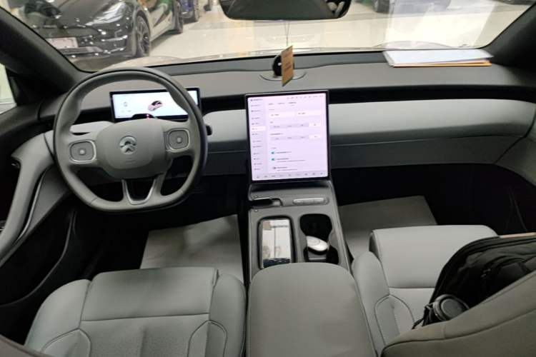Used Nio ET5 2024 75 kWh Center Console