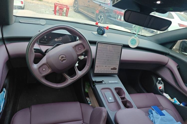 Used Nio ET5 2024 75 kWh Center Console