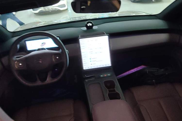 Used Nio ET5 2024 75 kWh Center Console