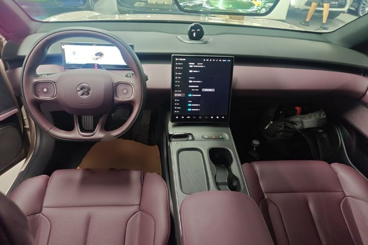 Used Nio ET5 2024 75 kWh Center Console