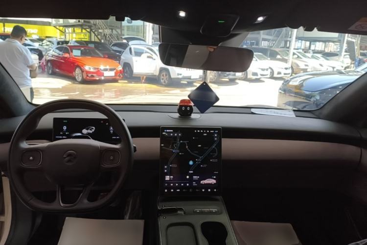 Used Nio ET5 2024 75 kWh Center Console
