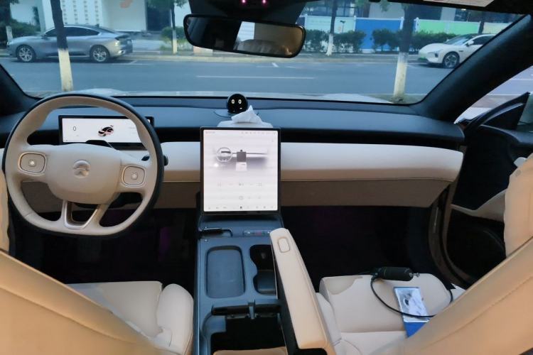 Used Nio ET5 2024 75 kWh Center Console