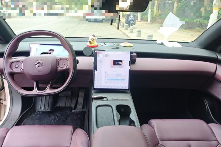 Used Nio ET5 2024 75 kWh Center Console