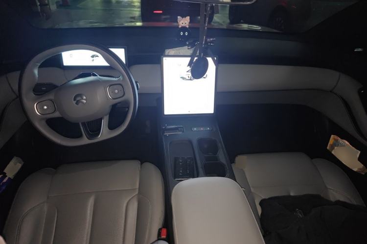Used Nio ET5 2024 75 kWh Center Console