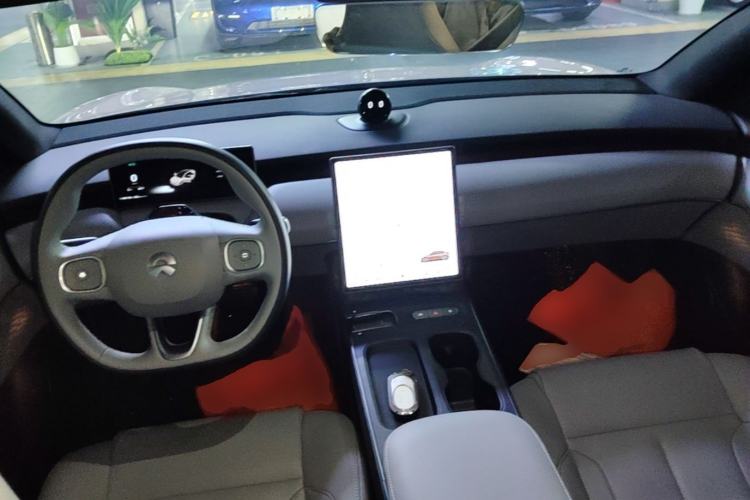 Used Nio ET5 2024 75 kWh Center Console