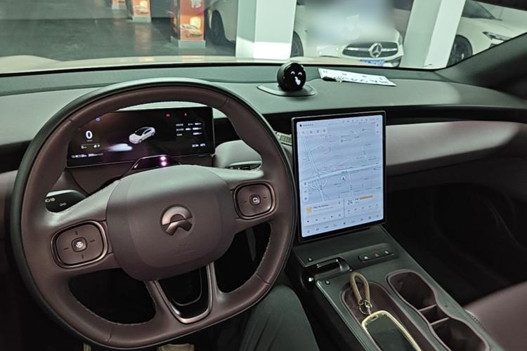 Used Nio ET5 2024 75 kWh Center Console