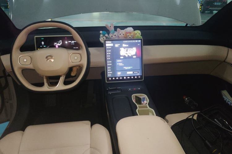 Used Nio ET5 2024 75 kWh Center Console