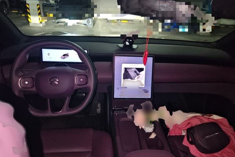 Used Nio ET5 2024 75 kWh Center Console
